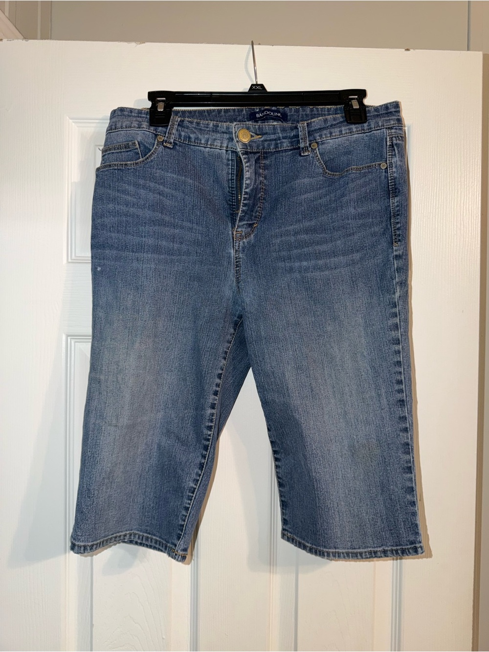 Bandolino Riley Medium Wash Denim Capri Shorts Size 8 M Casual